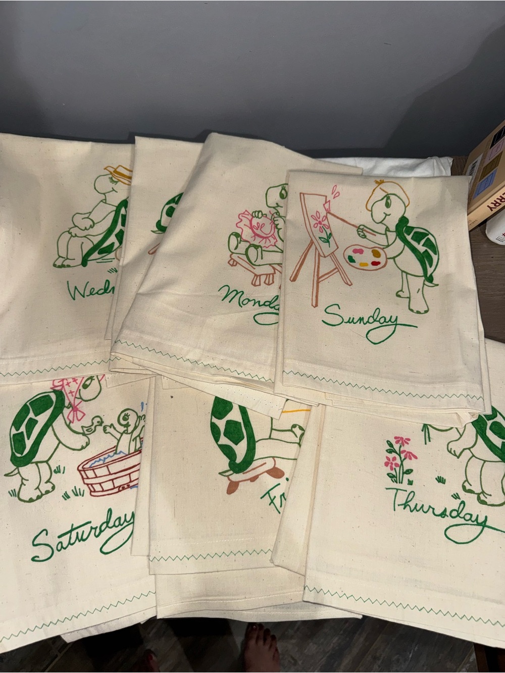 Vintage Turtle Days of the Week Embroidery Tea Towels complete set NoS